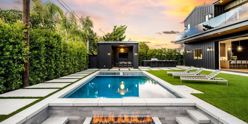 Integrated Fire Pit Near The Pool